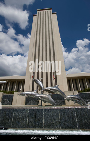 STORMSONG DOLPHIN SKULPTUR WALKER BRUNNEN NEW STATE CAPITOL BUILDING TALLAHASSEE FLORIDA USA Stockfoto