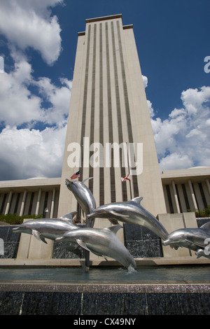 STORMSONG DOLPHIN SKULPTUR WALKER BRUNNEN NEW STATE CAPITOL BUILDING TALLAHASSEE FLORIDA USA Stockfoto