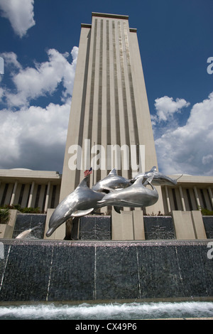 STORMSONG DOLPHIN SKULPTUR WALKER BRUNNEN NEW STATE CAPITOL BUILDING TALLAHASSEE FLORIDA USA Stockfoto