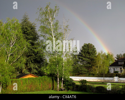 Regenbogen im grauen Himmel, Touraine, Indre-et-Loire, Frankreich Stockfoto