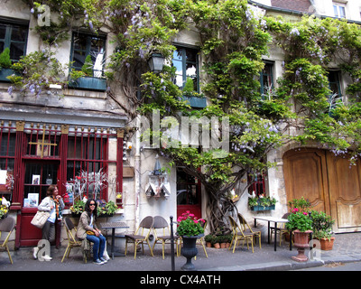 Touristen im Restaurant, rue Chanoinesse, Ile De La Cite, Paris, Frankreich Stockfoto