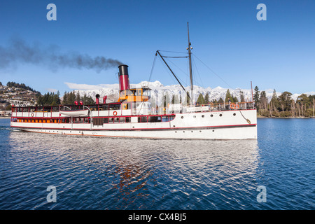 TSS Earnslaw verlässt Steamer Wharf, Queenstown Stockfoto