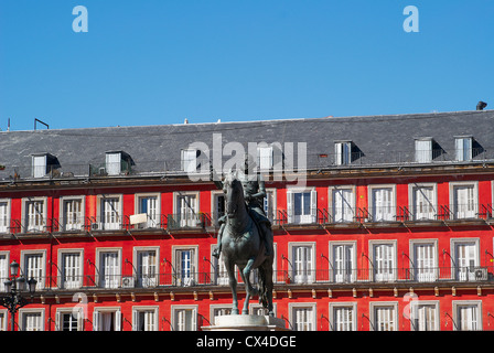 Historische Gebäude mit Spitze Fronten der Stadt Madrid Stockfoto