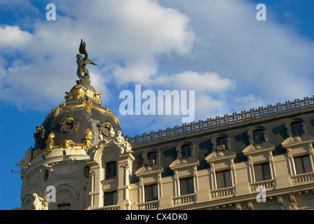 Historische Gebäude mit Spitze Fronten der Stadt Madrid Stockfoto