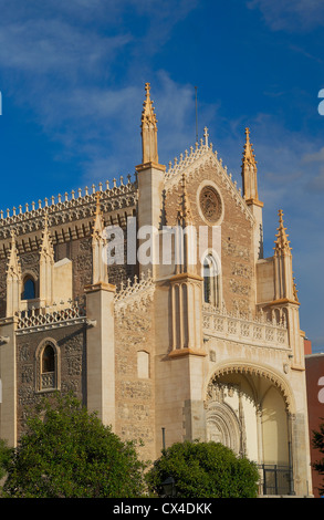 Historische Gebäude mit Spitze Fronten der Stadt Madrid Stockfoto