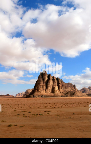 Die "Sieben Säulen der Weisheit" Felsformation, schöne Landschaft der Wüste Wadi Rum. Jordanien. Stockfoto