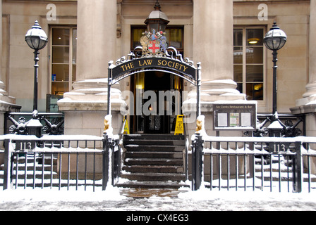 Die Law Society, London, mit Schnee bedeckten vorderen Eingang Stockfoto