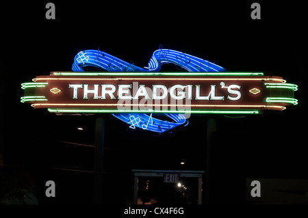 Neonschild am Threadgill's World Headquarters Restaurant und Musiklokal, Austin TX USA. 2020 dauerhaft geschlossen. Stockfoto