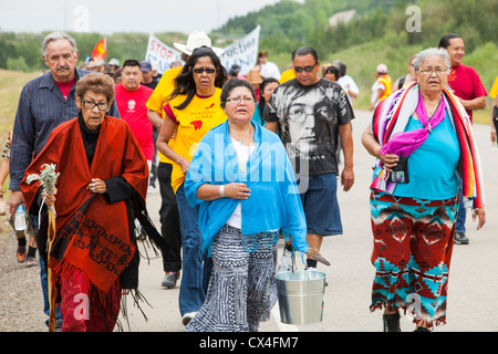 Erste Nation-Kanadier protestieren gegen die Zerstörung und Verschmutzung der Ölsand-Industrie am 4. jährlichen Heilung Walk Stockfoto