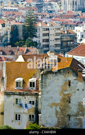 Alfama Viertel Dächer. Panoramablick vom Miradouro Ntra Señora. Lissabon, Portugal Stockfoto