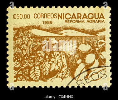 NICARAGUA-ca. 1986:A Stempel gedruckt in NICARAGUA zeigt Bild der Agrarreform, circa 1986. Stockfoto