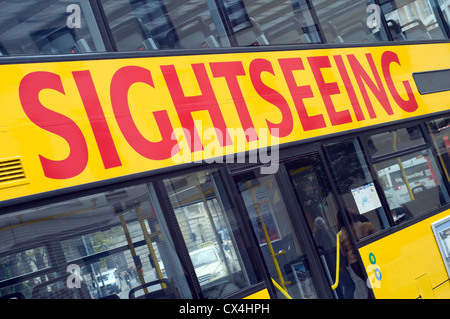 Ein Sightseeing-Touristen-Bus in Berlin, Deutschland Stockfoto
