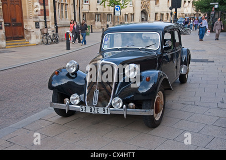 50er Jahre geparkten Citroen Licht 15 auf Bürgersteig in Cambridge Stockfoto