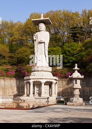 Buddha im Tempel Bongeunsa Stockfoto