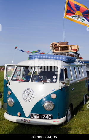 Volkswagen Camper Van/Bus bei einer VW-Show in England Stockfoto