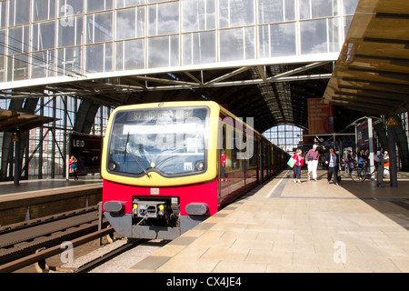 Alexanderplatz Zug Bahnhof und s-Bahn - Berlin Stockfoto