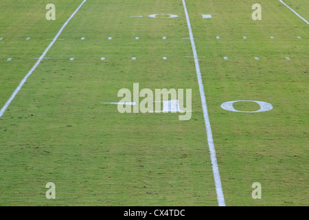 Ein american-Football-10-Yard-Linie unter freiem Himmel Stockfoto