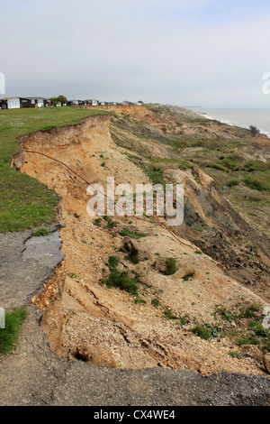 Cliff Erosion zwischen Barton am Meer und zuvorkommend, Dorset, England UK Stockfoto