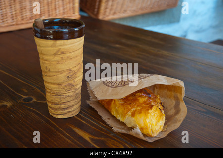 Mittelalterlichen Stil Kaffee und Kuchen am Raekoja bezahlt vom Altstädter Ring Vanalinn Altstadt Tallinn Estland Europa Stockfoto