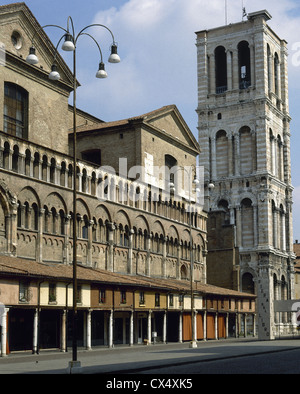 Italien. Ferrara. Emilia-Romagna. Die Kathedrale des Heiligen Georg. Der Glockenturm im Stil Renaissance. Stockfoto