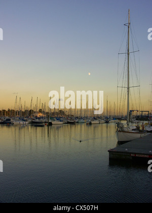 Lymington-Fluss und den Hafen in der Abenddämmerung, Lymington, Hampshire, England Stockfoto