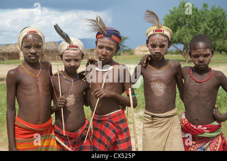 Gruppe von fünf Jungen, erbore, omo Valley, südlichen Äthiopien, Afrika Stockfoto