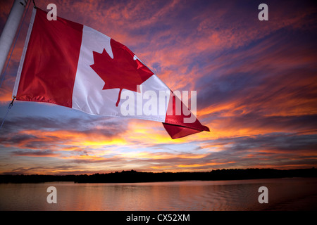 Einen atemberaubenden Sonnenuntergang am Lake Rosseau im Muskoka Region von Ontario in Kanada. Die Region ist als Ontario's Spielplatz bekannt. Stockfoto