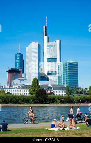 Skyline von Bankenviertel in Frankfurt am Main auf Main in Hessen Deutschland Stockfoto