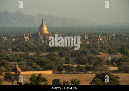 Blick bei Sonnenuntergang vom Pagode Shwe Hsan Daw (Shwesandaw), Bagan, Myanmar (Burma) Stockfoto