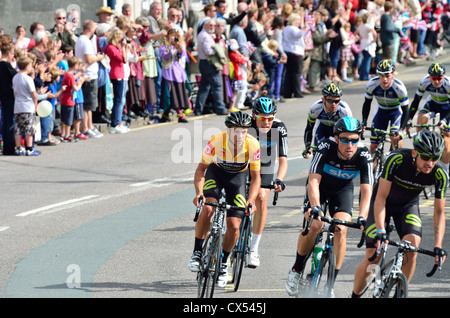 Tour durch Großbritannien 2012 - Jon Tiernan-Locke durchläuft Okehampton auf Stufe 7. Stockfoto