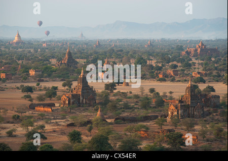 Sonnenaufgang vom Aussichtsturm Aureum Hotel, Bagan, Myanmar (Burma) Stockfoto