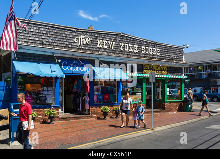 Geschäfte auf der Commercial Street (die Hauptstraße), Provincetown, Cape Cod, Massachusetts, USA Stockfoto