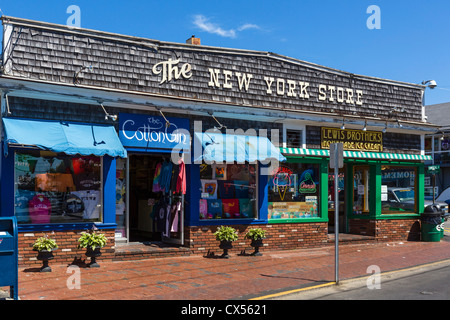 Geschäfte auf der Commercial Street (die Hauptstraße), Provincetown, Cape Cod, Massachusetts, USA Stockfoto