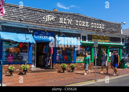 Geschäfte auf der Commercial Street (die Hauptstraße), Provincetown, Cape Cod, Massachusetts, USA Stockfoto