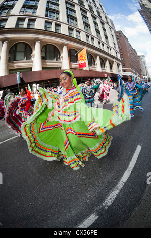 Mexican Americans an der Madison Avenue in New York für die jährliche Parade der mexikanische Unabhängigkeitstag. Stockfoto