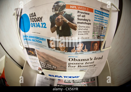 Die Wochenend-Ausgabe der Tageszeitung USA Today Gannett sieht man auf einen Kiosk in New York auf sein 30-jähriges bestehen Stockfoto