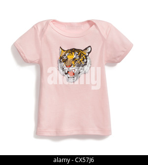 Baby Pink Tiger-Shirt auf weißem Hintergrund fotografiert Stockfoto