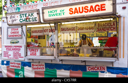 Fast Food-italienischen Stil an einer Straße stehen in der Mulberry Street während des San Gennaro Festes in New York City Stockfoto