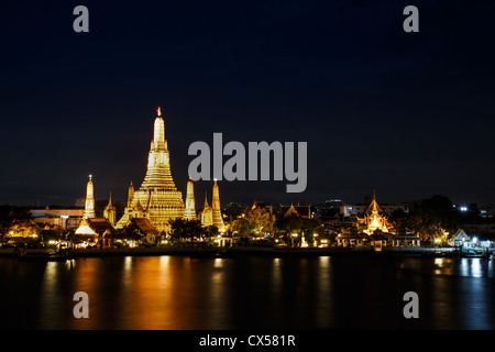 Wat Arun, Tempel der Morgenröte in der Nacht, Bangkok, Thailand Stockfoto