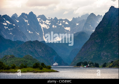 Norwegen, Lofoten. Raftsundet. Hurtigruta Eingabe Trollfjord. Stockfoto