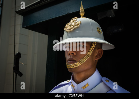 Ein Porträt von einer Wache, Royal Grand Palace, Bangkok, Thailand Stockfoto