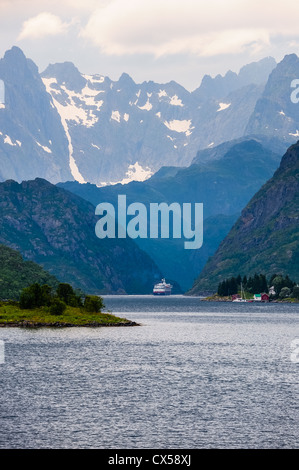 Norwegen, Lofoten. Raftsundet. Hurtigruta Eingabe Trollfjord. Stockfoto