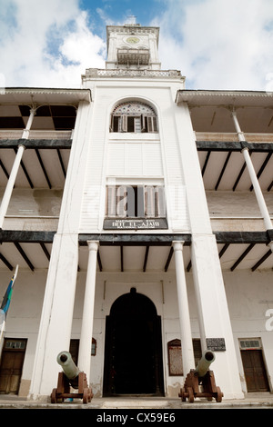 Eingang zum Haus der Wunder, jetzt das Nationalmuseum, Stone Town, Sansibar Africa Stockfoto