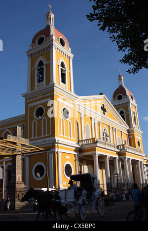 Kathedrale von Granada Cruz De Siglo (Kathedrale der Menschwerdung) an Unabhängigkeit Plaza, Nicaragua, Mittelamerika Stockfoto