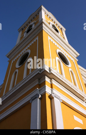 Bell Tower von Granada Kathedrale (Kathedrale der Menschwerdung) an Unabhängigkeit Plaza, Nicaragua, Mittelamerika Stockfoto