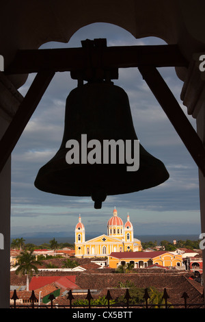 Ansicht der Kathedrale von Granada aus der Bell Tower von Iglesia De La Merced Nicaragua Nicaragua Zentralamerika Stockfoto