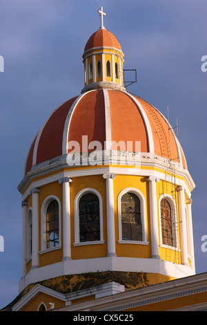 Kuppel der Kathedrale von Granada (Kathedrale der Menschwerdung) an Unabhängigkeit Plaza, Nicaragua, Mittelamerika Stockfoto