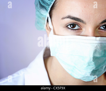 Professionelle junge Ärztin bei der Arbeit. Hautnah. Stockfoto