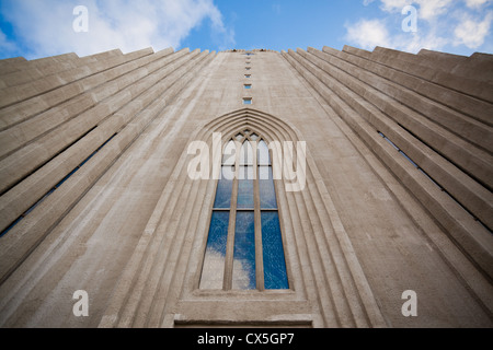 Die Hallgrímskirkja ist eine lutherische Kirche in Reykjavík, die größte Kirche in Island. Stockfoto