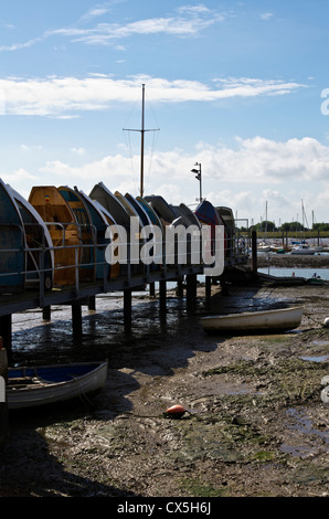 Reihe von Ruderbooten, Brightlingsea, Essex Stockfoto